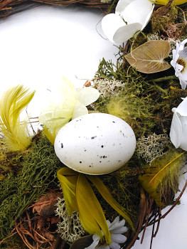 Velikonoční věnec NA MECHU