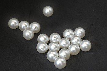 Dekorační perly bílé, středně velké