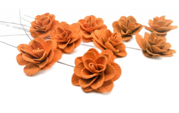 Květ z dřevěné dýhy oranžový